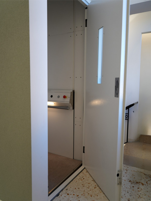 Nel pieno centro storico di Montagnana, all'angolo della Piazza Vittorio Emanuele II, proponiamo ...