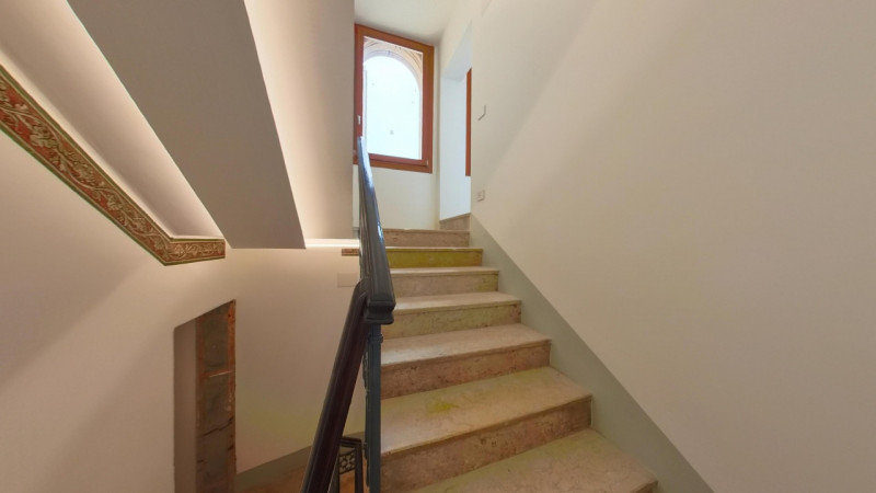 Nel pieno centro storico di Montagnana, all'angolo della Piazza Vittorio Emanuele II, proponiamo ...