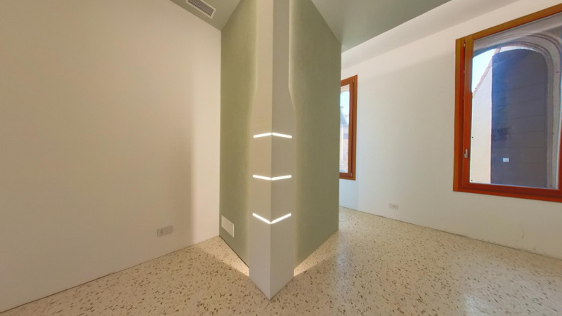 Nel pieno centro storico di Montagnana, all'angolo della Piazza Vittorio Emanuele II, proponiamo ...