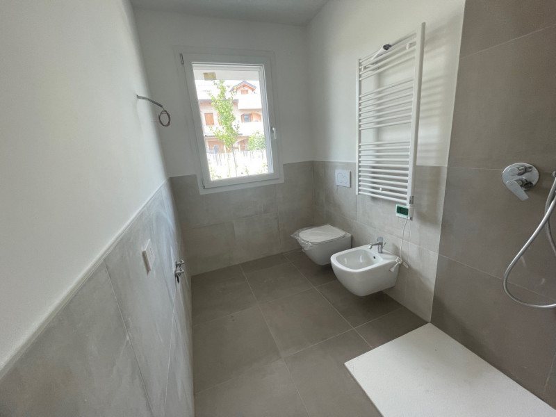 PADOVA - ZONA MADONNA PELLEGRINA

La soluzione disposta su un unico livello si sviluppa con:
- in...