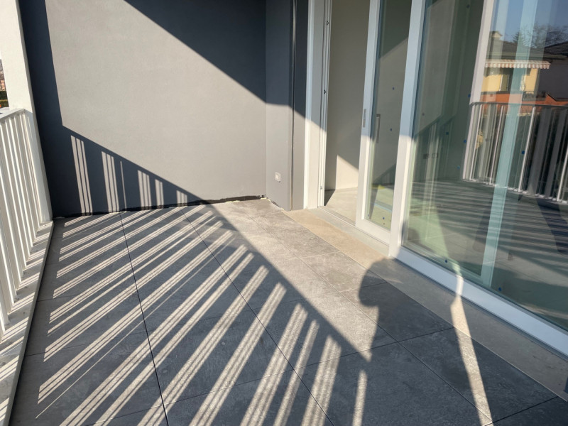 PADOVA - ZONA MADONNA PELLEGRINA

La soluzione disposta su un unico livello si sviluppa con:
- in...