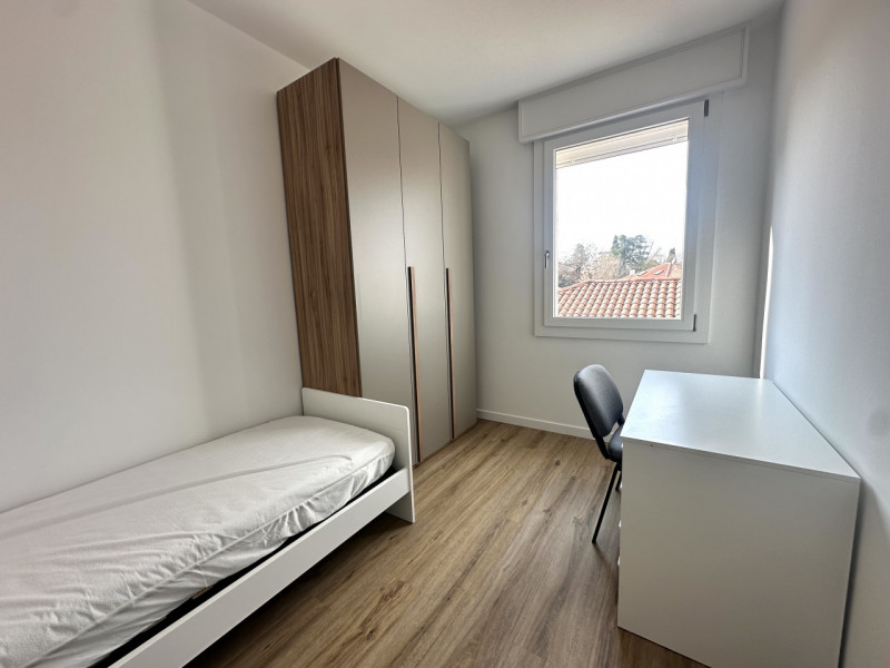 Camera singola, per una persona, arredi nuovi. Ideale per lavoratrici o studentesse. Pianta alleg...