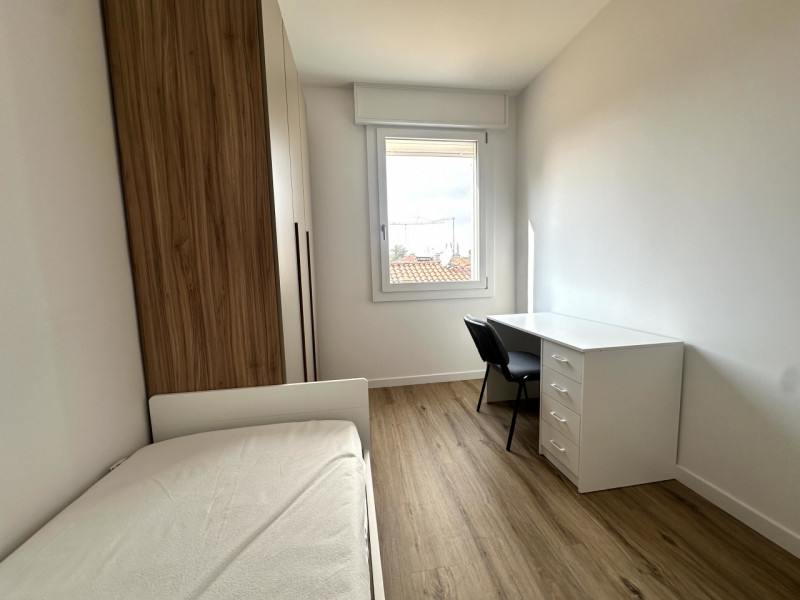 Camera singola, per una persona, arredi nuovi. Ideale per lavoratrici o studentesse. Pianta alleg...