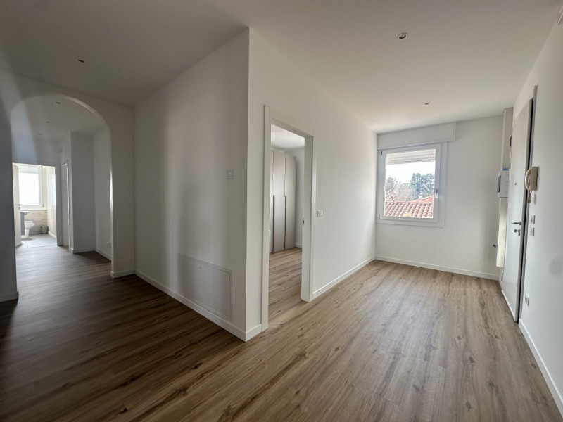 Camera singola, per una persona, arredi nuovi. Ideale per lavoratrici o studentesse. Pianta alleg...