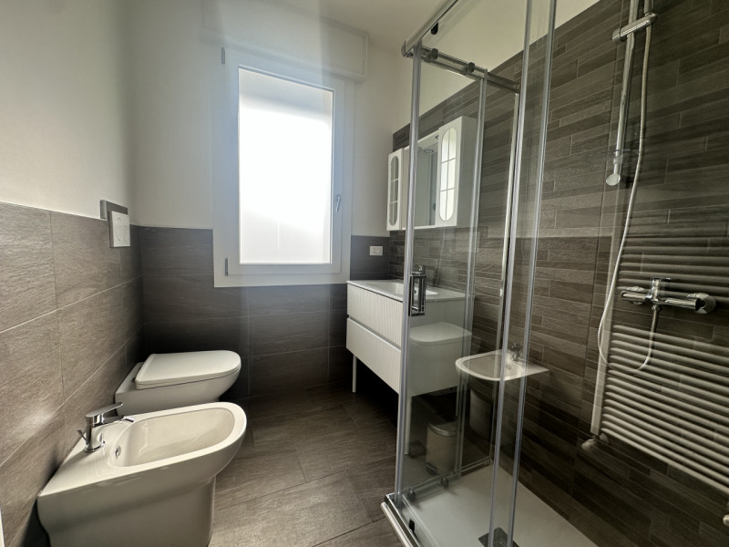 Camera singola con bagno privato, per una persona, per lavoratori / studenti. A 200 metri dagli o...