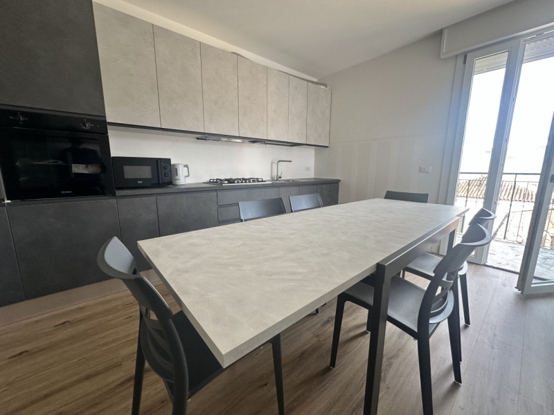 Camera singola con bagno privato, per una persona, per lavoratori / studenti. A 200 metri dagli o...