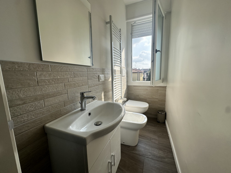 Camera singola, per una persona, arredi nuovi. Ideale per lavoratrici o studentesse. Pianta alleg...