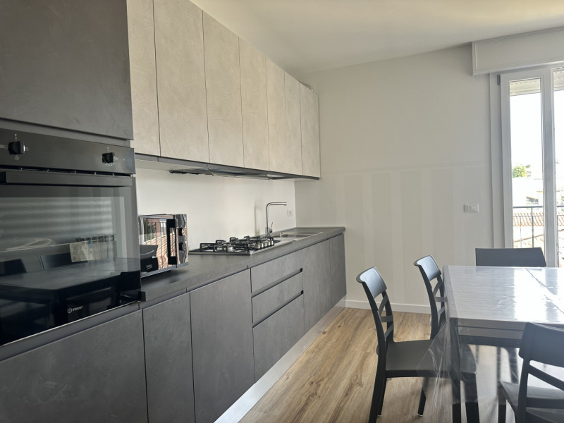 Camera singola, per una persona, arredi nuovi. Ideale per lavoratrici o studentesse. Pianta alleg...