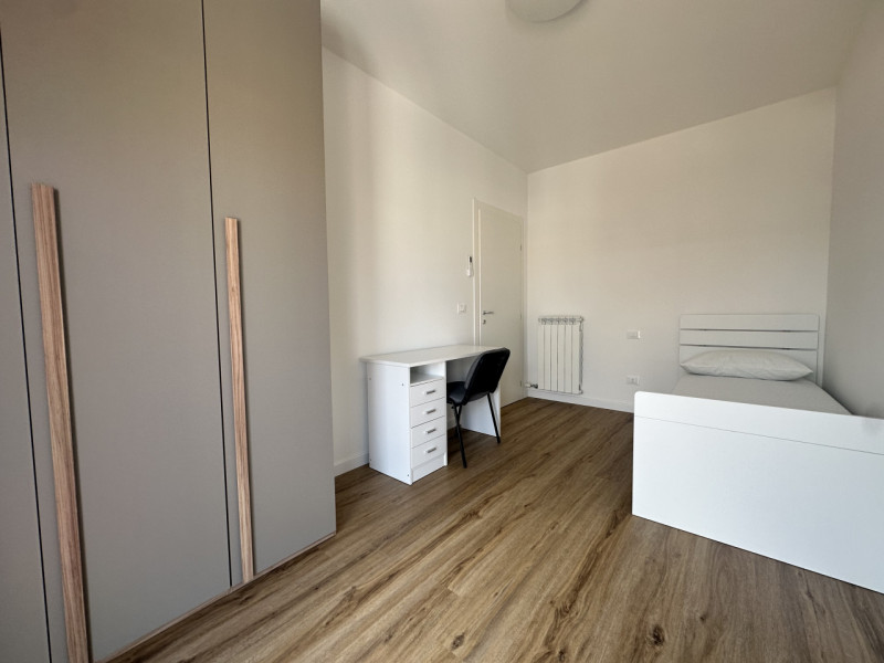 Camera singola con bagno privato, per una persona, per lavoratori / studenti. A 200 metri dagli o...