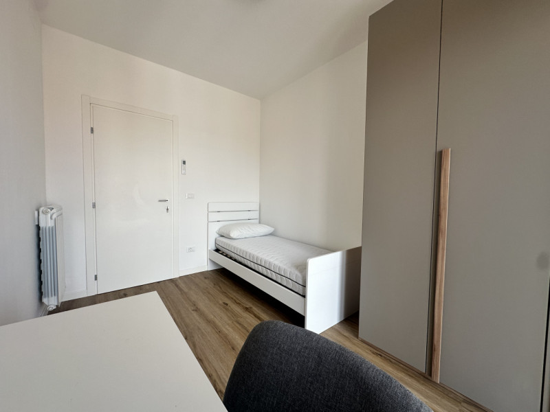 Camera singola con bagno privato, per una persona, per lavoratori / studenti. A 200 metri dagli o...