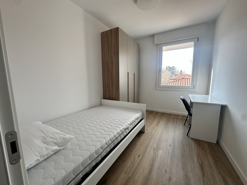 Camera singola con bagno privato, per una persona, per lavoratori / studenti. A 200 metri dagli o...