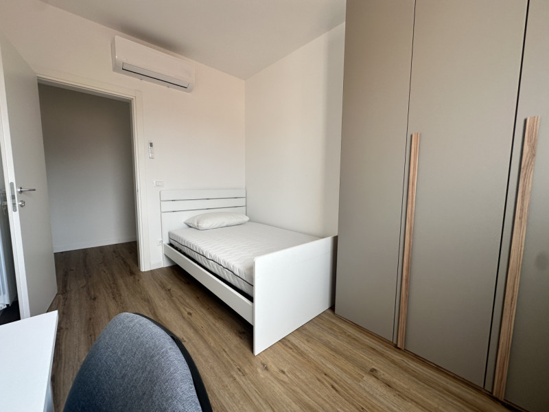 Camera singola con bagno privato, per una persona, per lavoratori / studenti. A 200 metri dagli o...