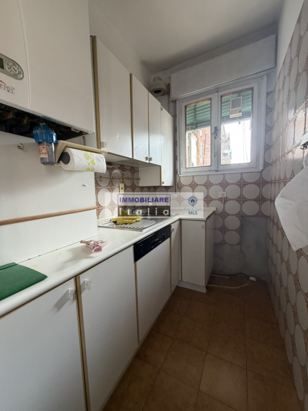 Scopri questo splendido appartamento quadrilocale situato nella rinomata zona del quartiere Savon...