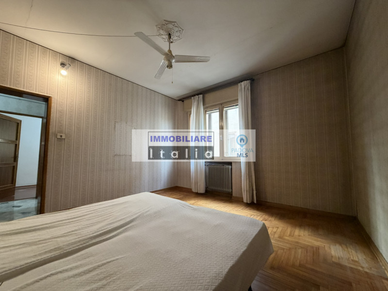 Scopri questo splendido appartamento quadrilocale situato nella rinomata zona del quartiere Savon...