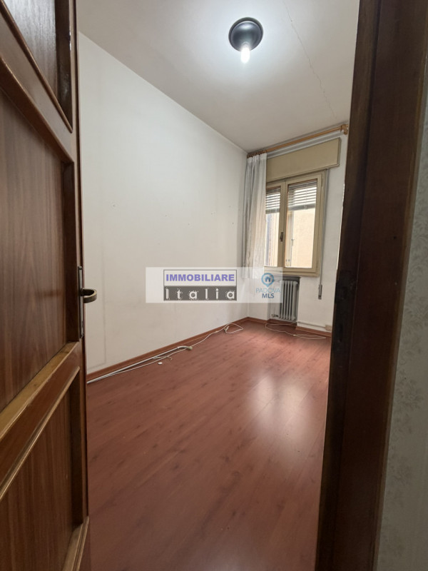 Scopri questo splendido appartamento quadrilocale situato nella rinomata zona del quartiere Savon...