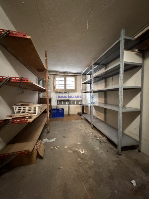 Scopri questo splendido appartamento quadrilocale situato nella rinomata zona del quartiere Savon...