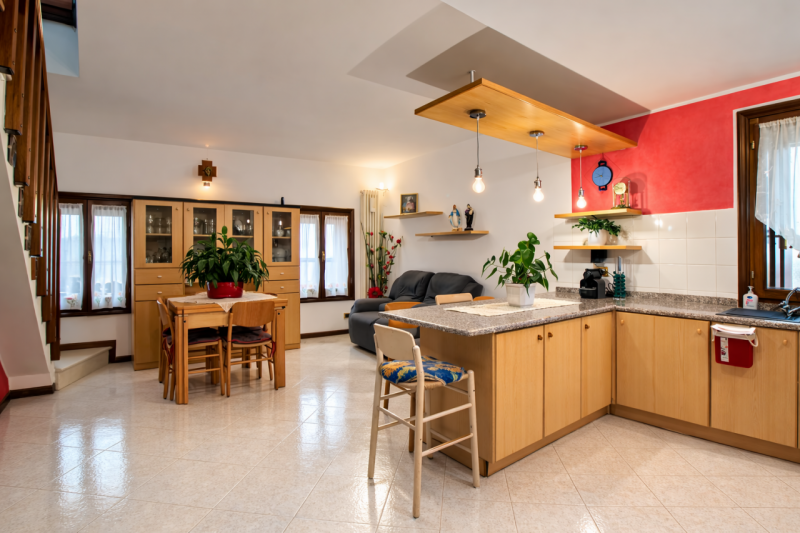 Nel cuore della tranquillità della campagna di Isola Vicentina, inserito in un piccolo e curato c...