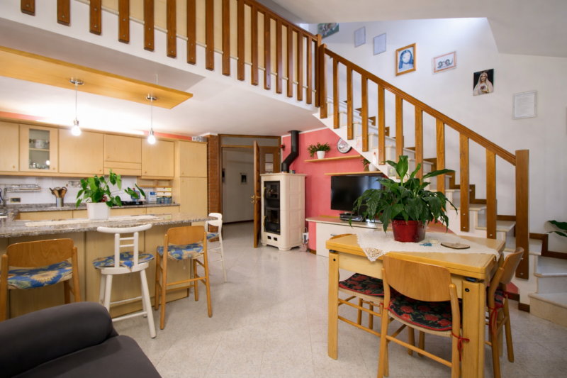 Nel cuore della tranquillità della campagna di Isola Vicentina, inserito in un piccolo e curato c...