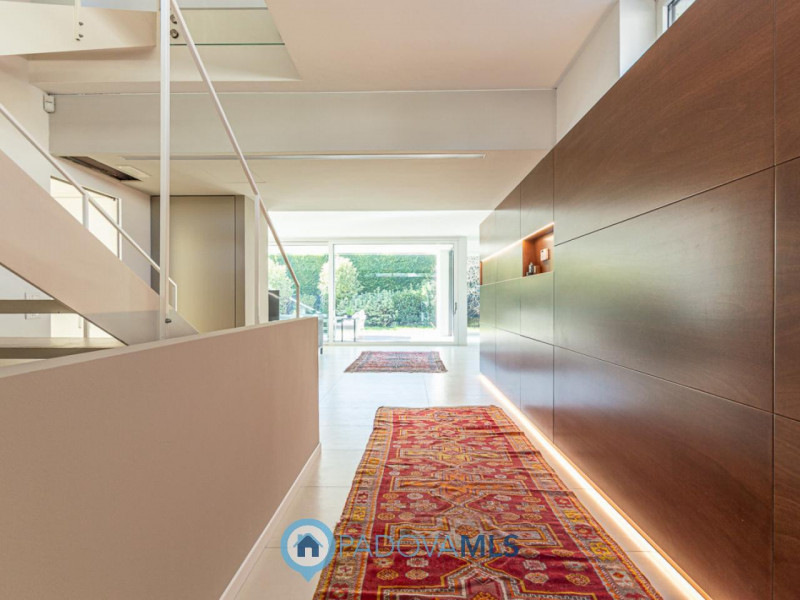 Immobile in esclusiva al Gruppo Padova MLS
Scopri questa magnifica villa moderna situata nel cuor...