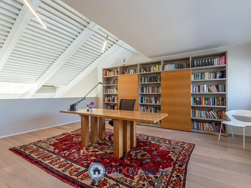 Immobile in esclusiva al Gruppo Padova MLS
Scopri questa magnifica villa moderna situata nel cuor...