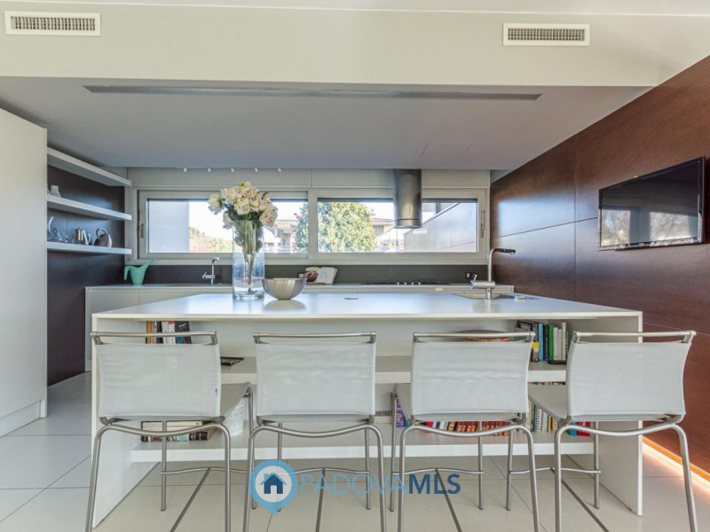 Immobile in esclusiva al Gruppo Padova MLS
Scopri questa magnifica villa moderna situata nel cuor...