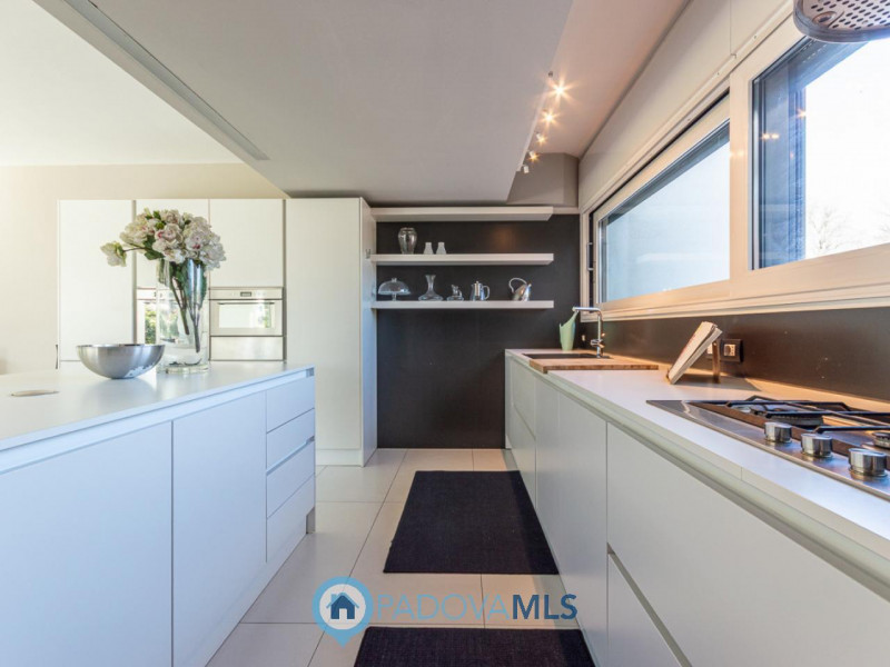 Immobile in esclusiva al Gruppo Padova MLS
Scopri questa magnifica villa moderna situata nel cuor...