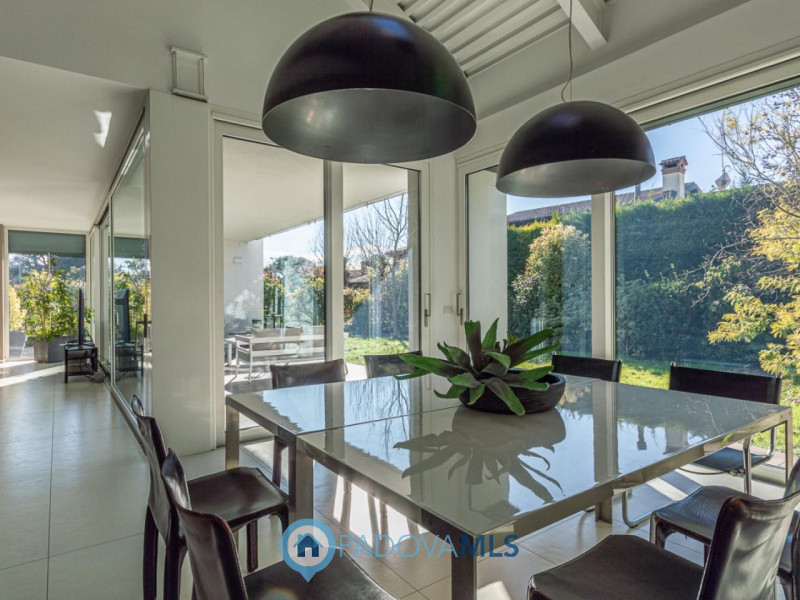 Immobile in esclusiva al Gruppo Padova MLS
Scopri questa magnifica villa moderna situata nel cuor...