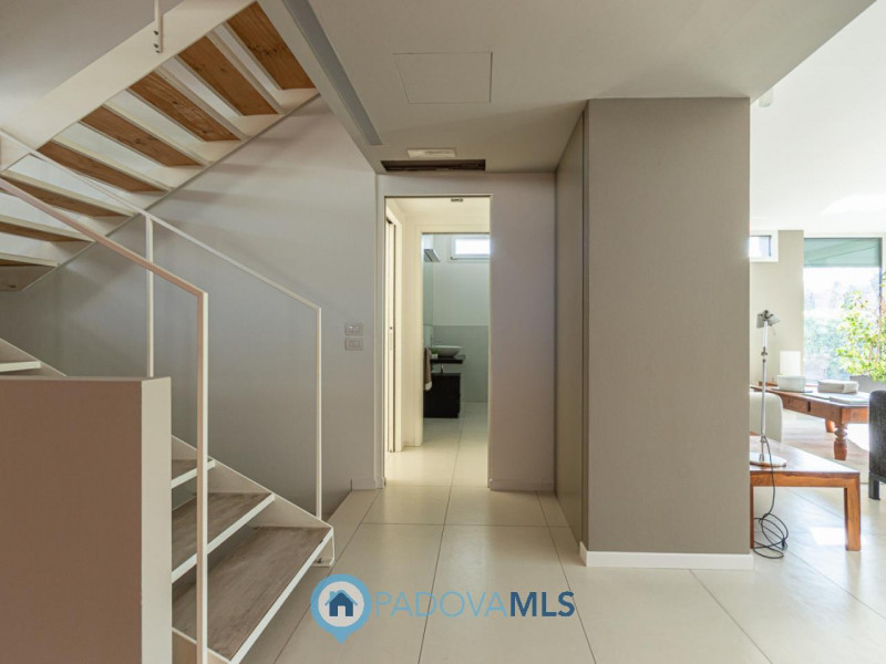 Immobile in esclusiva al Gruppo Padova MLS
Scopri questa magnifica villa moderna situata nel cuor...