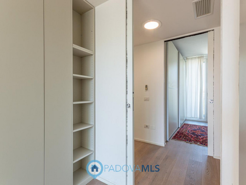 Immobile in esclusiva al Gruppo Padova MLS
Scopri questa magnifica villa moderna situata nel cuor...