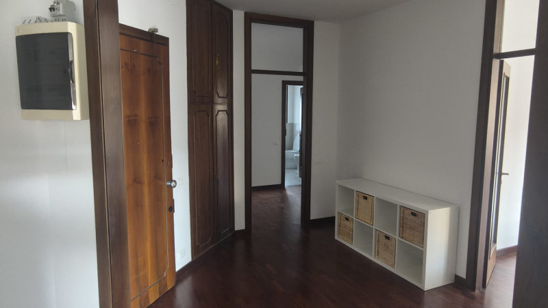 Situato nel cuore di Padova, nella rinomata zona di Prato della Valle, proponiamo in affitto un a...