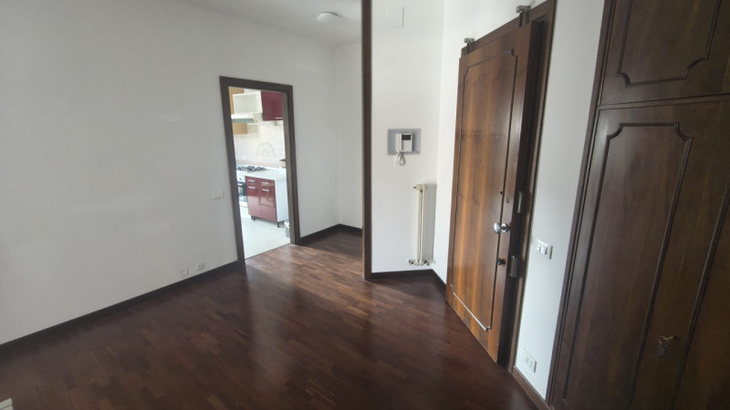 Situato nel cuore di Padova, nella rinomata zona di Prato della Valle, proponiamo in affitto un a...