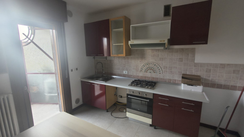 Situato nel cuore di Padova, nella rinomata zona di Prato della Valle, proponiamo in affitto un a...