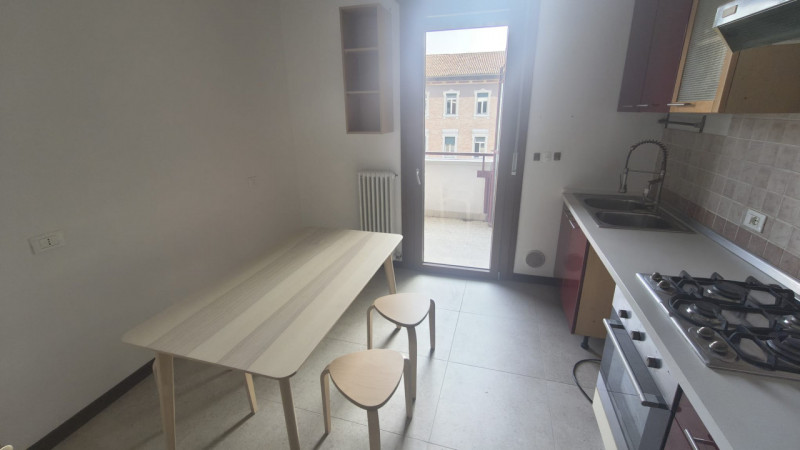 Situato nel cuore di Padova, nella rinomata zona di Prato della Valle, proponiamo in affitto un a...