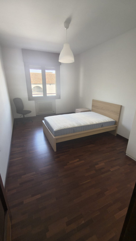 Situato nel cuore di Padova, nella rinomata zona di Prato della Valle, proponiamo in affitto un a...