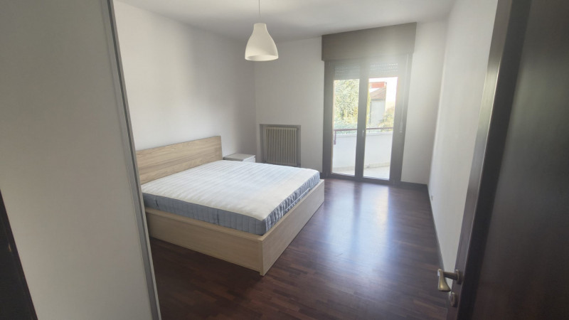 Situato nel cuore di Padova, nella rinomata zona di Prato della Valle, proponiamo in affitto un a...