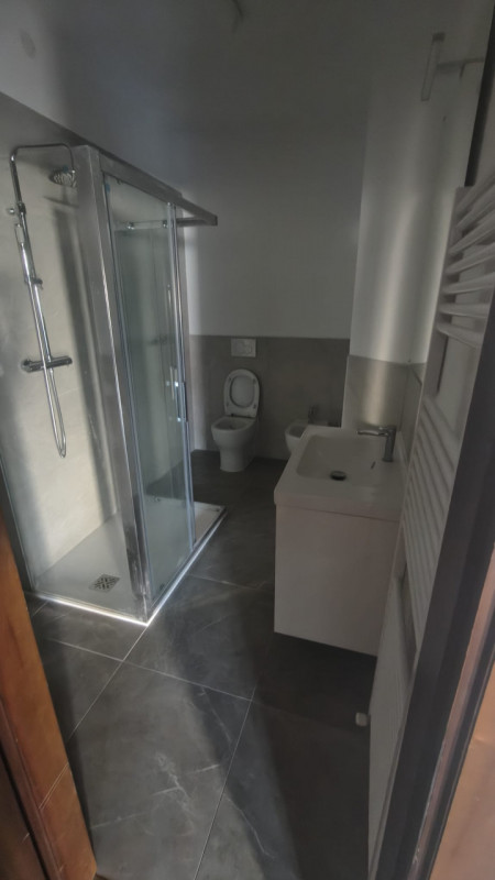 Situato nel cuore di Padova, nella rinomata zona di Prato della Valle, proponiamo in affitto un a...