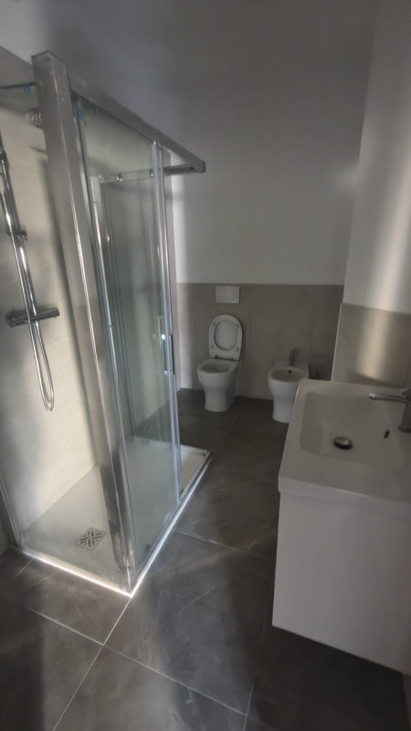 Situato nel cuore di Padova, nella rinomata zona di Prato della Valle, proponiamo in affitto un a...