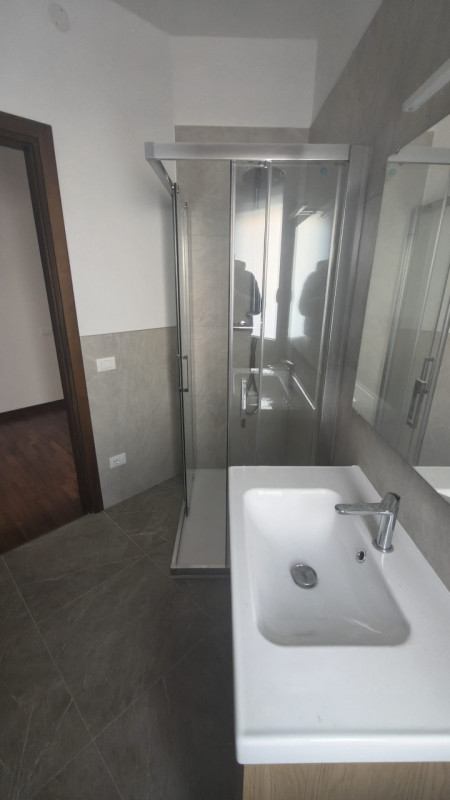 Situato nel cuore di Padova, nella rinomata zona di Prato della Valle, proponiamo in affitto un a...