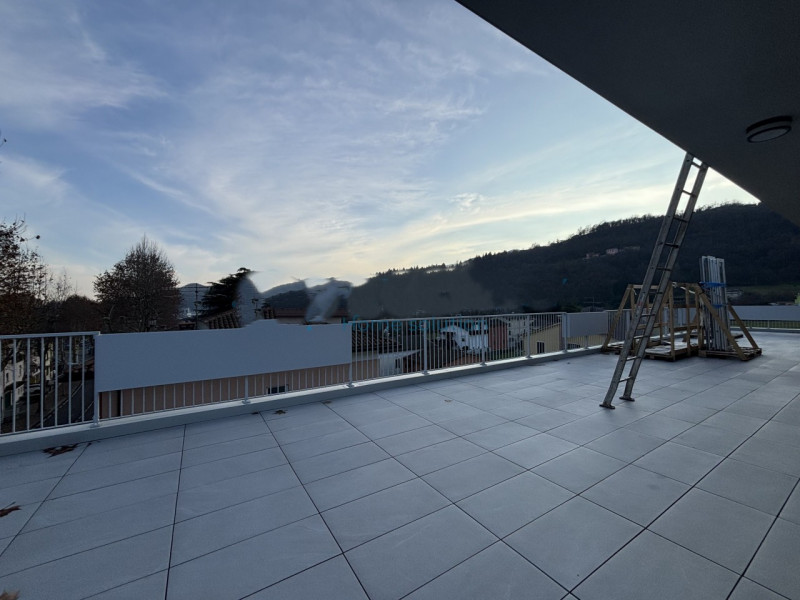 In un contesto residenziale moderno, proponiamo in vendita un attico esclusivo progettato secondo...