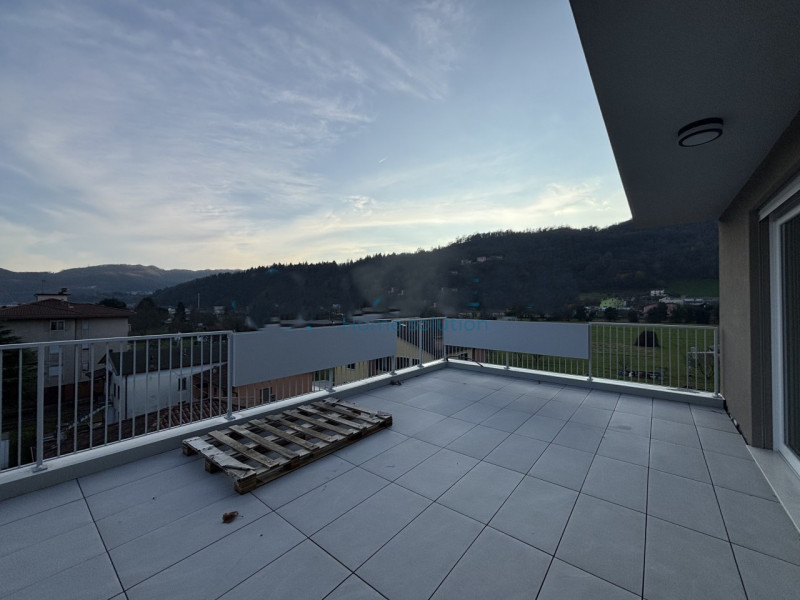 In un contesto residenziale moderno, proponiamo in vendita un attico esclusivo progettato secondo...