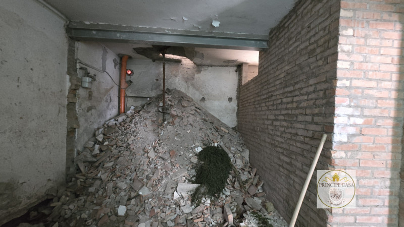 Nel cuore del centro storico di Este, a pochi passi dalla piazza principale e comodo a tutti i se...