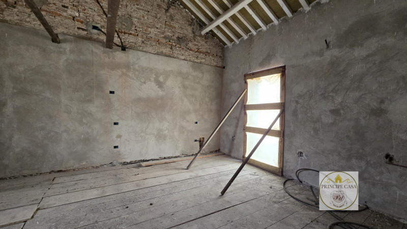 Nel cuore del centro storico di Este, a pochi passi dalla piazza principale e comodo a tutti i se...