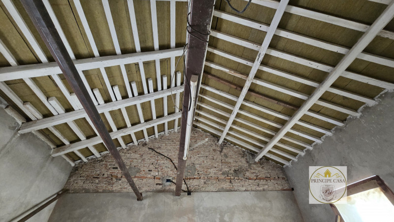 Nel cuore del centro storico di Este, a pochi passi dalla piazza principale e comodo a tutti i se...