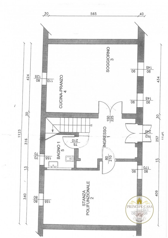 Nel cuore del centro storico di Este, a pochi passi dalla piazza principale e comodo a tutti i se...