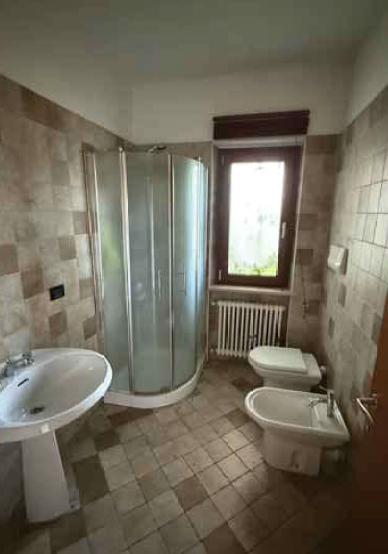 Rif. A.A.277-24

Vendita all'asta - bifamiliare su 2 piani con giardino in data 28 aprile 2026

D...