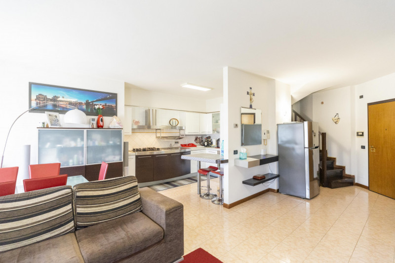 Se sei alla ricerca di una casa che si distingua per metrature generose e una distribuzione degli...