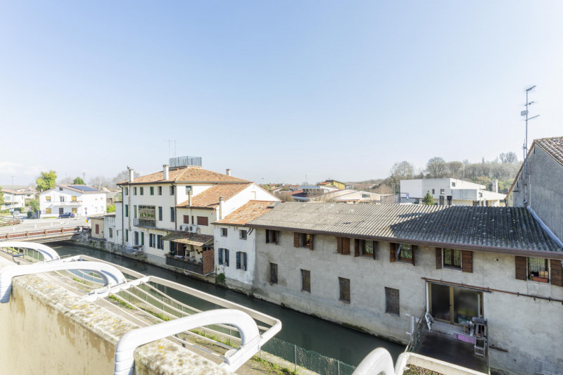 Se sei alla ricerca di una casa che si distingua per metrature generose e una distribuzione degli...