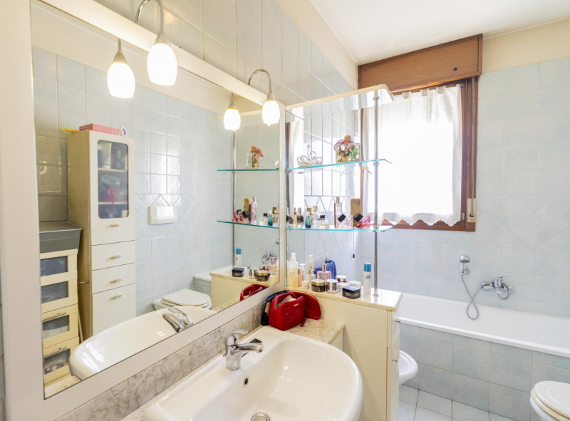 Se sei alla ricerca di una casa che si distingua per metrature generose e una distribuzione degli...