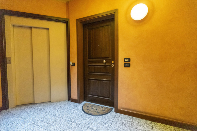 Se sei alla ricerca di una casa che si distingua per metrature generose e una distribuzione degli...