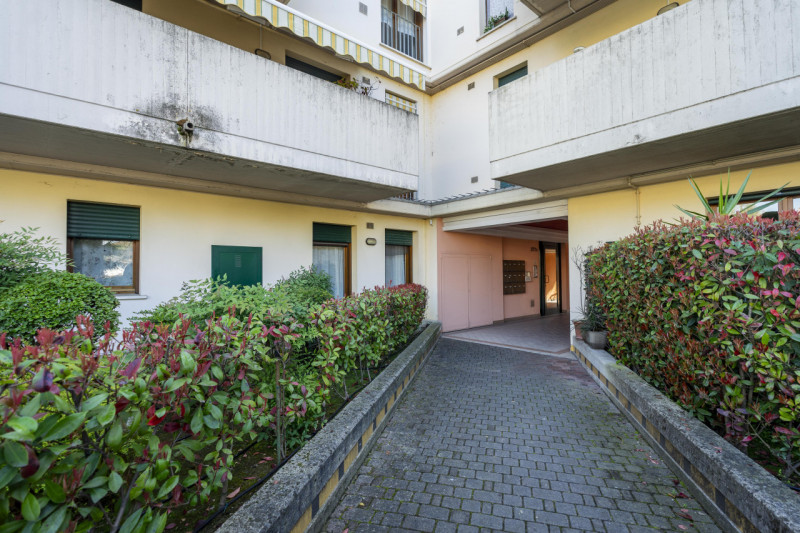 Se sei alla ricerca di una casa che si distingua per metrature generose e una distribuzione degli...